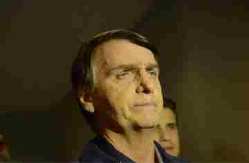  Defesa de Bolsonaro pede prisão domiciliar humanitária ao STF 